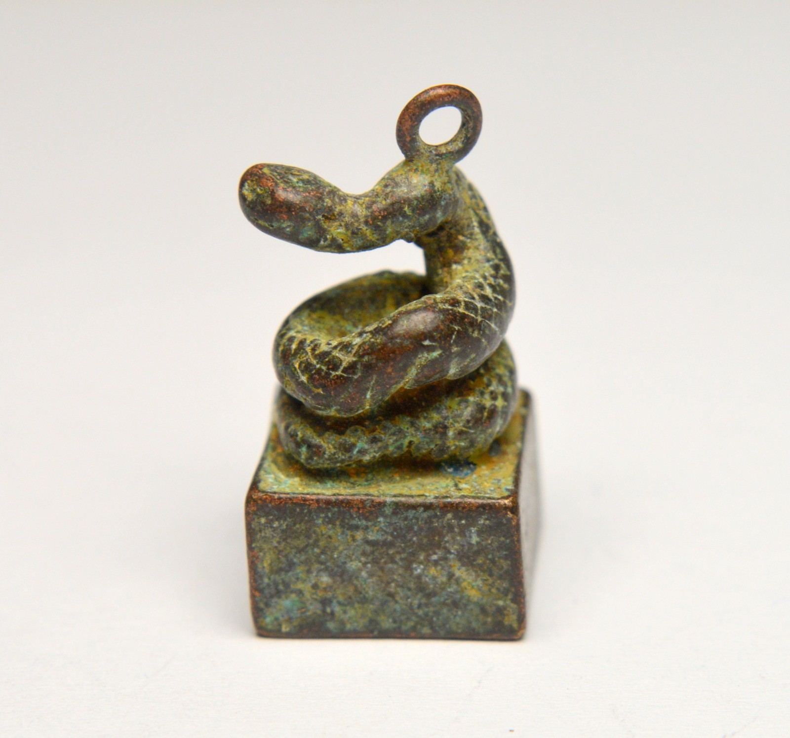 ANTIQUE CHINESE EMPIRE BRONZE SNAKE SEAL CASHE COIN PENDANT ANTIQUE CHINESE EMPIRE BRONZE SNAKE SEAL CASHE COIN PENDANT