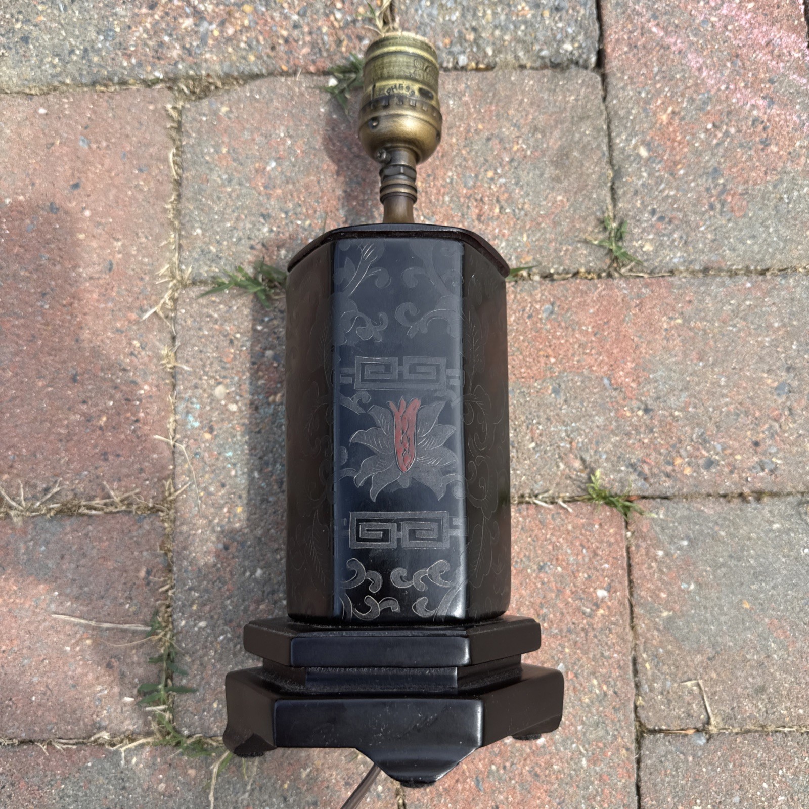 Vintage Chinese Asian Black Lacquer Hexagonal Lamp Base Brass Socket Floral