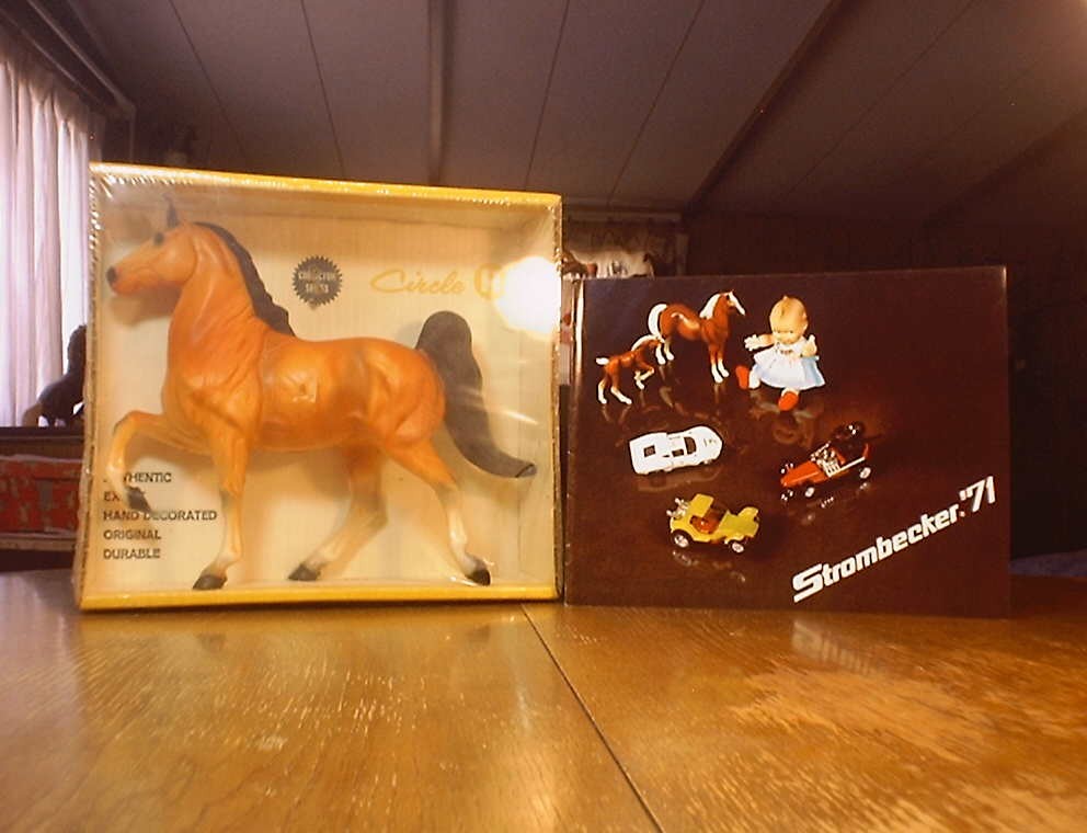 VINTAGE HARTLAND # 4502 ORANGE BAY SADDLEBRED HORSE IN 1970\'S BOX WITH CATALOG VINTAGE HARTLAND # 4502 ORANGE BAY SADDLEBRED HORSE IN 1970\'S BOX WITH CATALOG