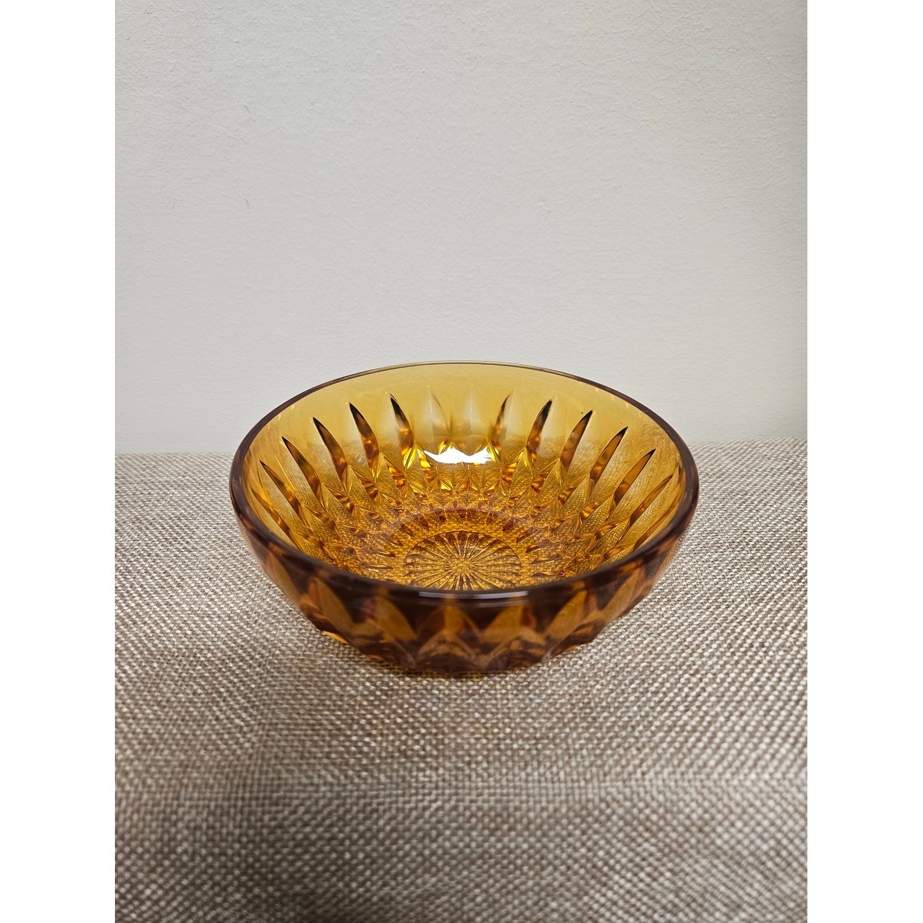 Indiana Glass Golden Amber Bowl in Mount Vernon (Diamond Point) Pattern Indiana Glass Golden Amber Bowl in Mount Vernon (Diamond Point) Pattern