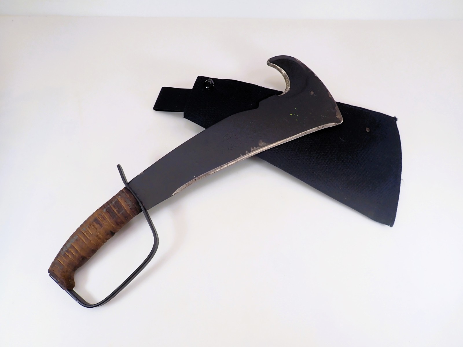 Vintage Woodman's Pal Model 284 Machete Axe D-Guard Stacked Leather Handle Vintage Woodman's Pal Model 284 Machete Axe D-Guard Stacked Leather Handle