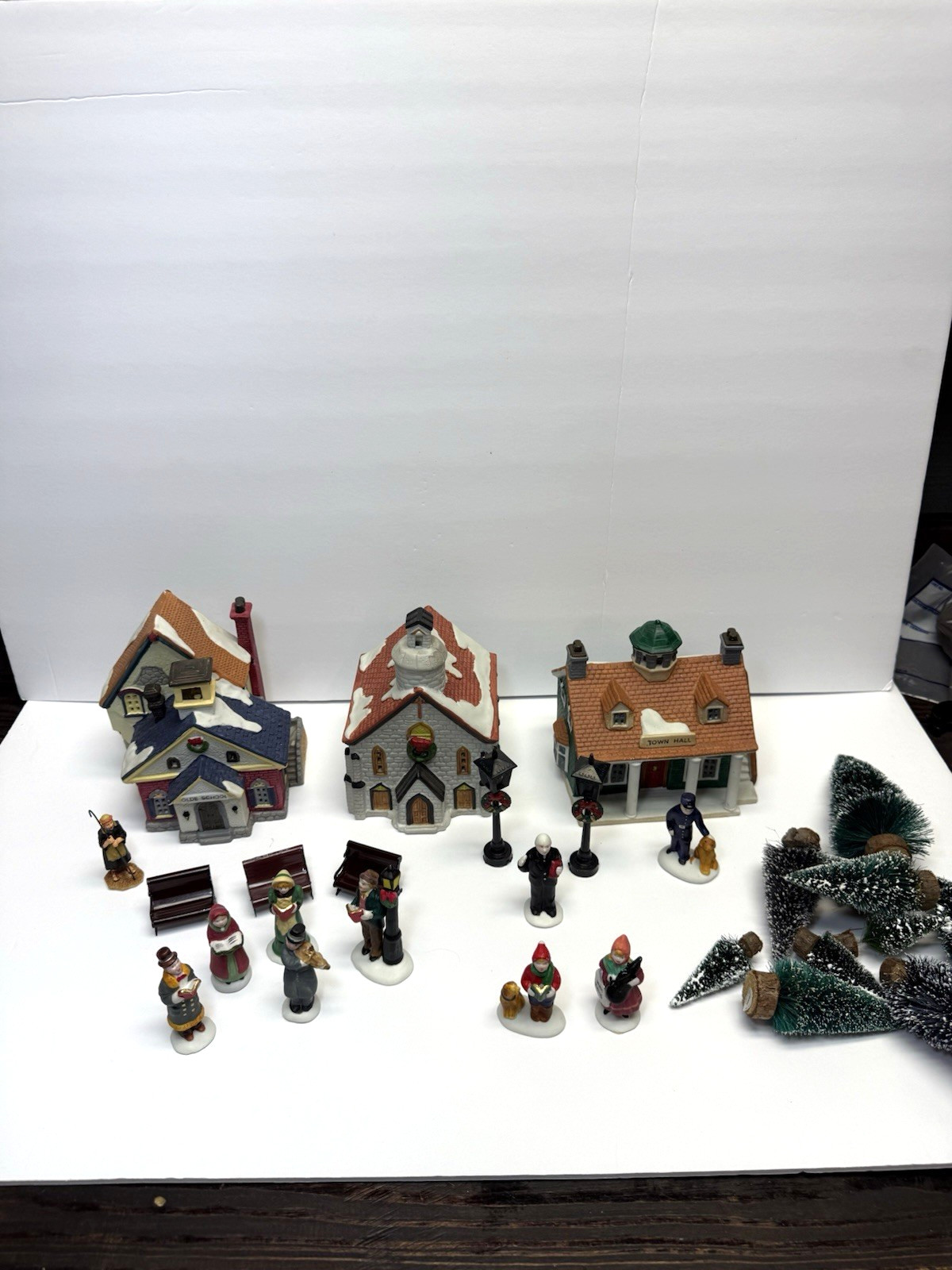 1993 Lemax Dickensvale Vintage 21 Piece Lighted Village Set- Missing fence