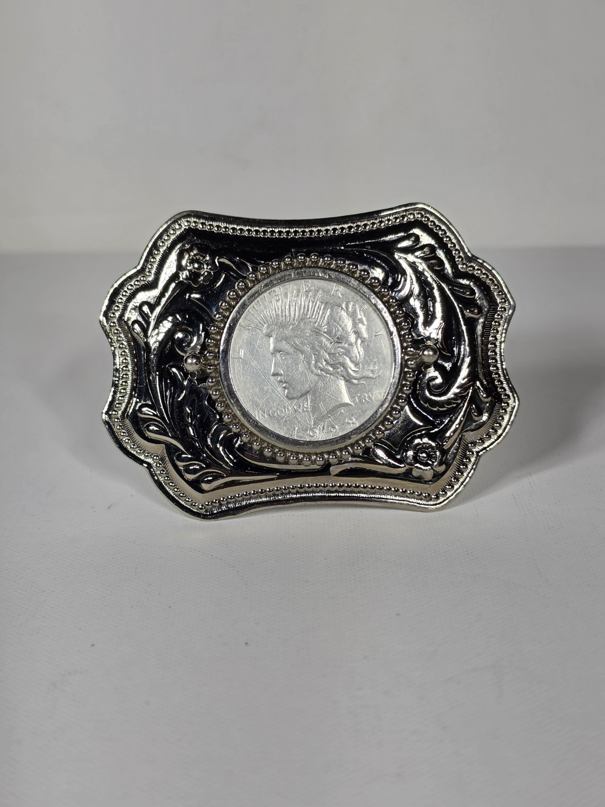 VTG 1923 PEACE SILVER DOLLAR BELT BUCKLE NICE TONING NOT SCRAP QUITE NICE