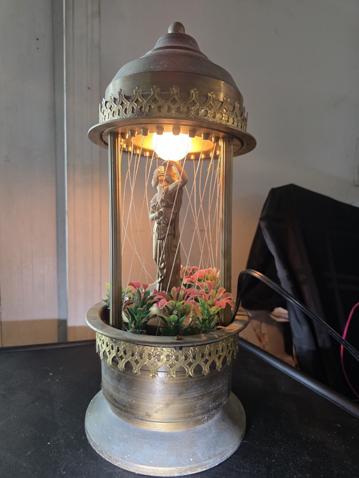 Vintage 1985 s Goddess Rain Oil Lamp 16\