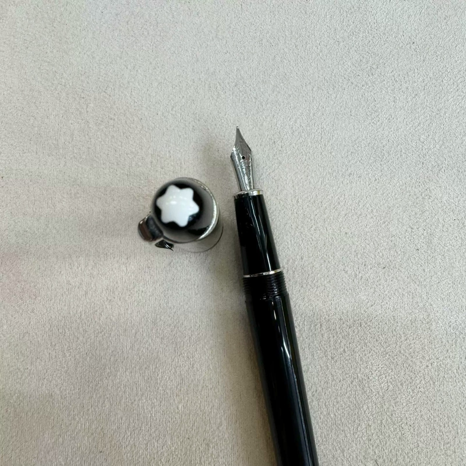 Montblanc Meisterstuck Classique 145 Black Fountain Pen With Luxury Gift Box Montblanc Meisterstuck Classique 145 Black Fountain Pen With Luxury Gift Box