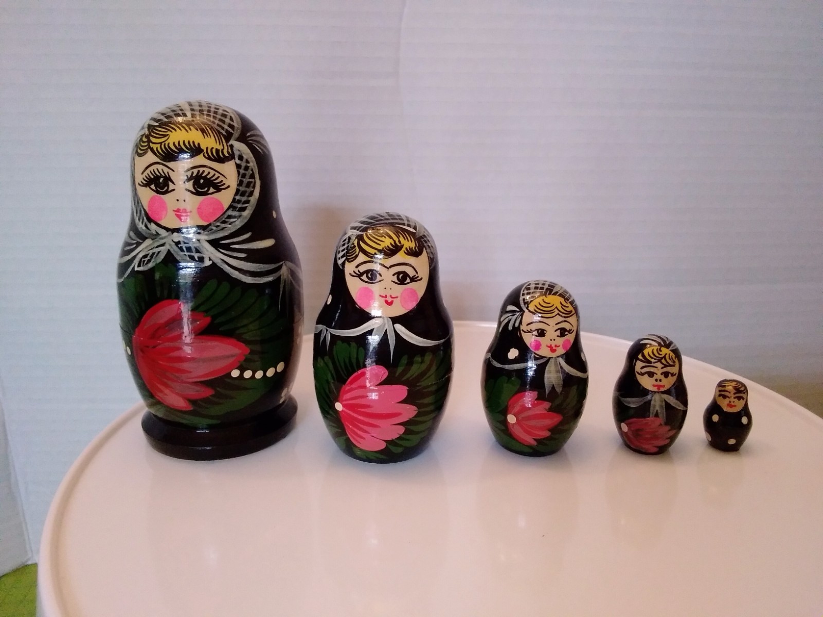 Russian Matryoshka Nesting Dolls Set 5 Vintage Hand Painted Wooden Babushka