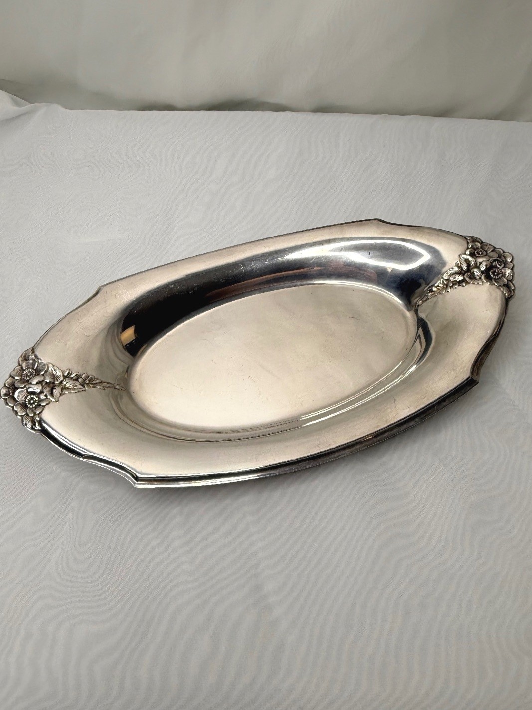 1970’s Vintage Webster Wilcox #7119 Floral Silverplate Serving Tray 1970’s Vintage Webster Wilcox #7119 Floral Silverplate Serving Tray