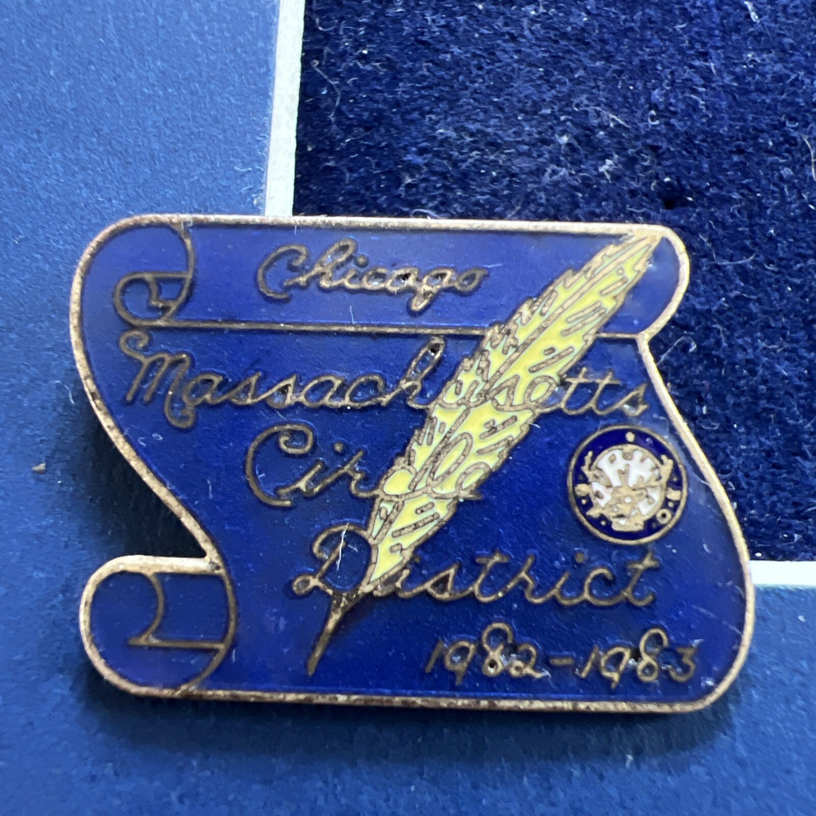 BPOE VINTAGE 1982-1983 Chicago- Massachusetts district Pinback BPOE VINTAGE 1982-1983 Chicago- Massachusetts district Pinback