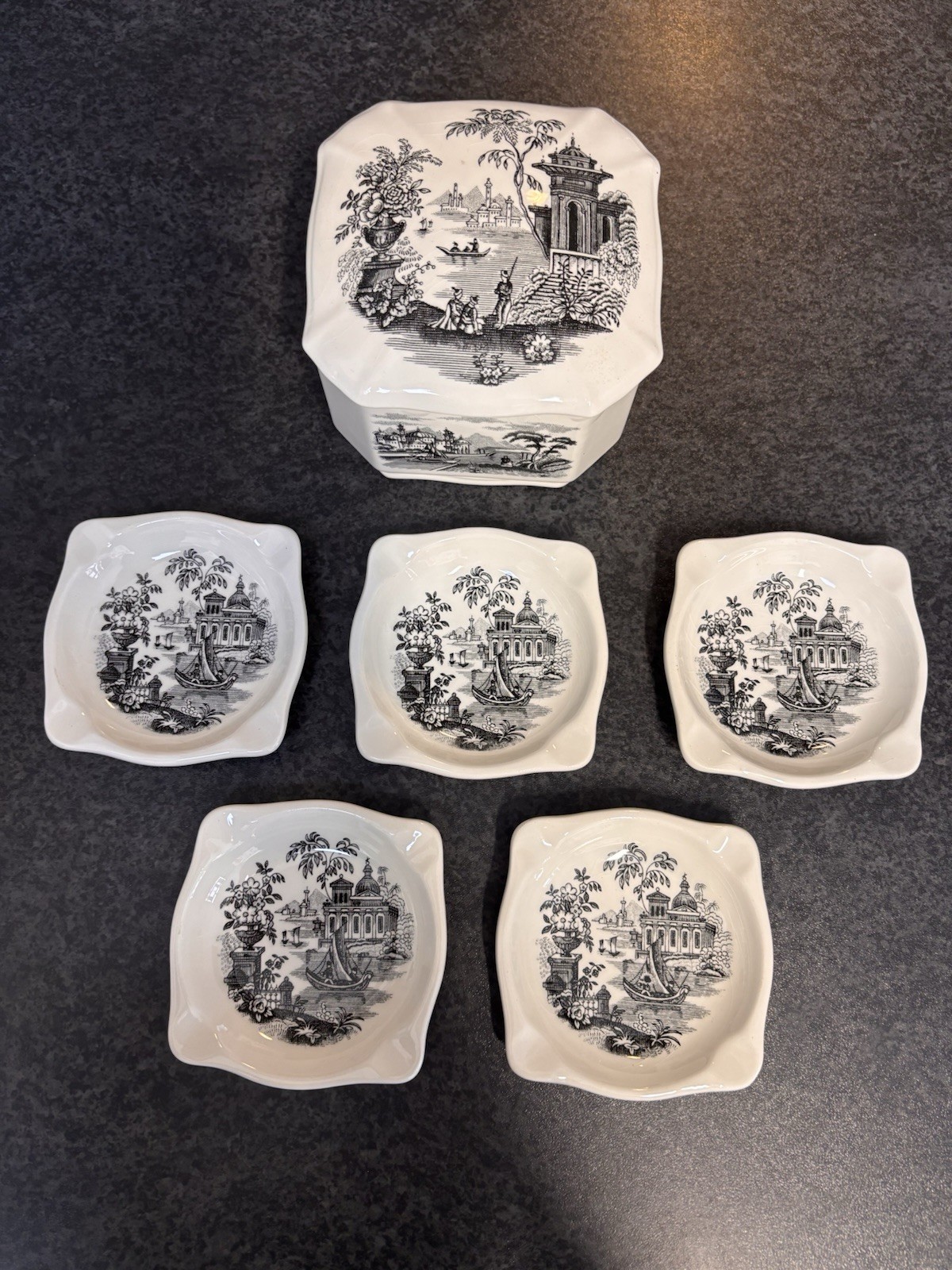 Vintage Cartuja de Sevilla (Pickman) Ceramic box and 5 Ashtrays/Trinket Spain.