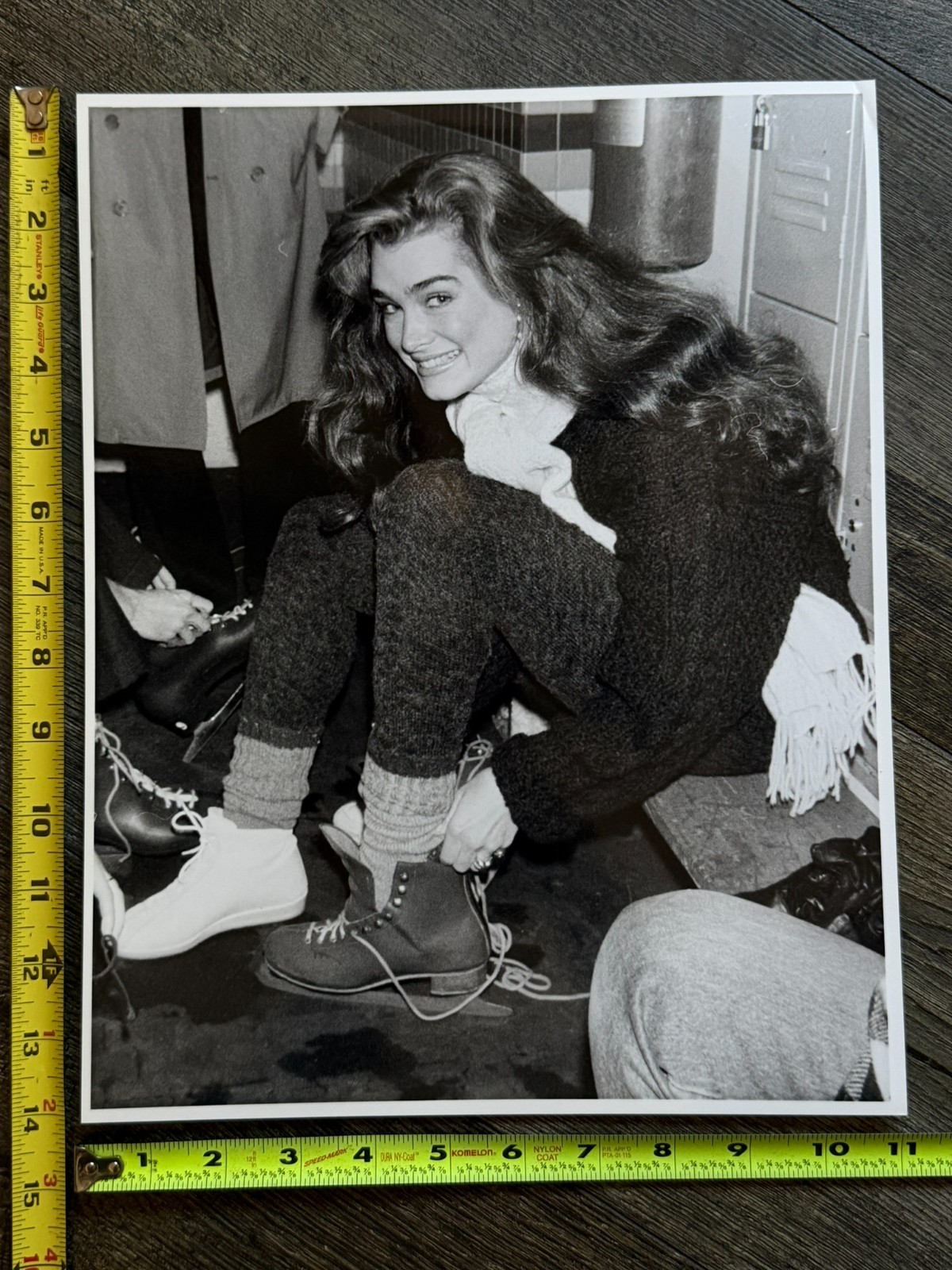 BROOKE SHIELDS Photo Vintage 1979 11x14 Ice Skating Sherman Square Rink CA