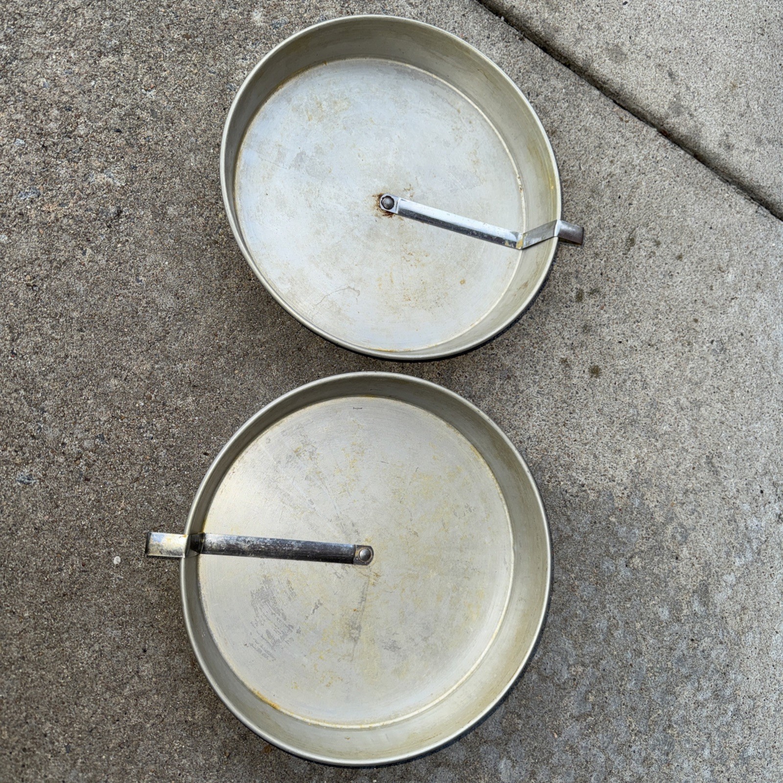 Two Vintage Comet Aluminum Cake Pans 8.5 Inches Two Vintage Comet Aluminum Cake Pans 8.5 Inches