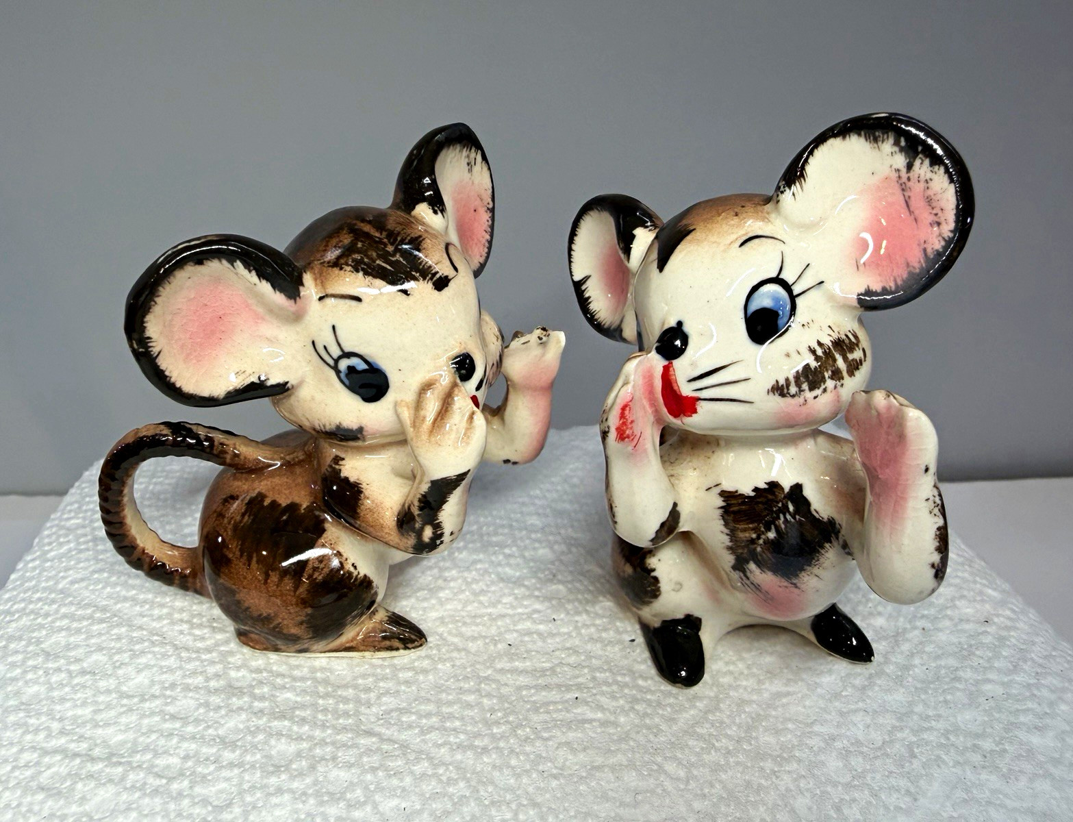 Vintage gossiping mice salt and pepper, shakers ceramic MCM big ears, corks