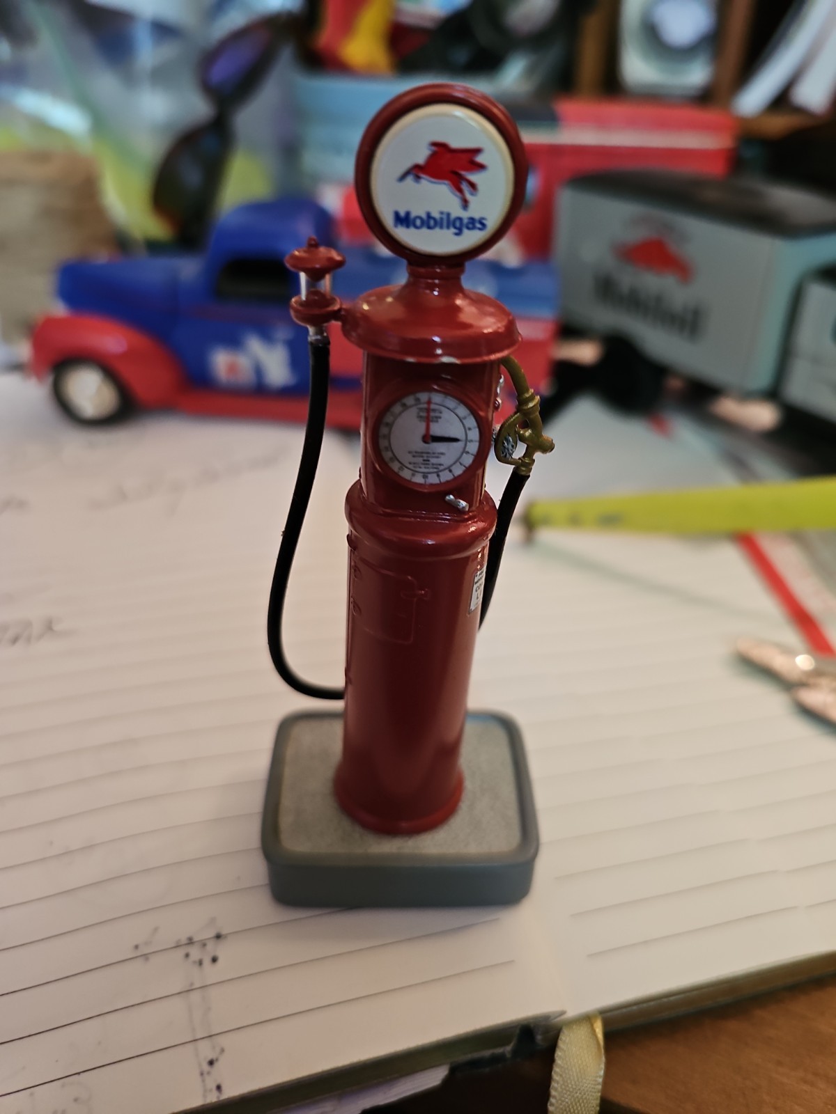 Danbury Mint 1935 Mobilgas Tokheim Cut 850 Resin Gas Pump 1:24