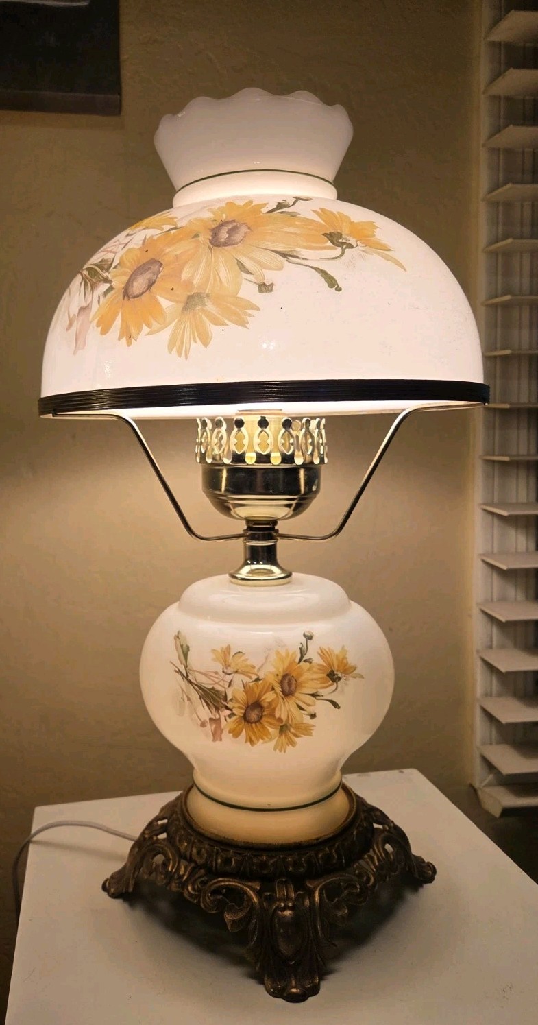 Vintage Accurate Casting 3 Way Hurricane Parlor Table Lamp Vintage Accurate Casting 3 Way Hurricane Parlor Table Lamp