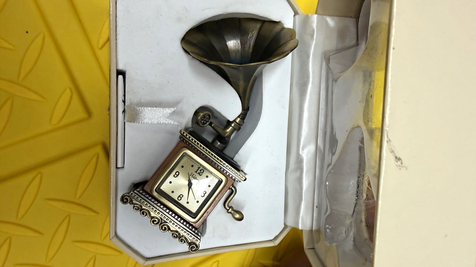 VINTAGE PHONOGRAPH MINI CLOCK WALTHAM
