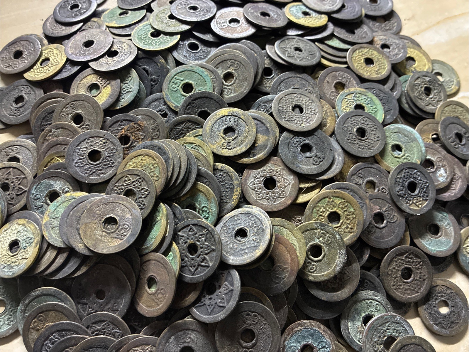 Lot of 200 Pcs 1 Satak Pis Padma Pancadatu Balinese Old Coins