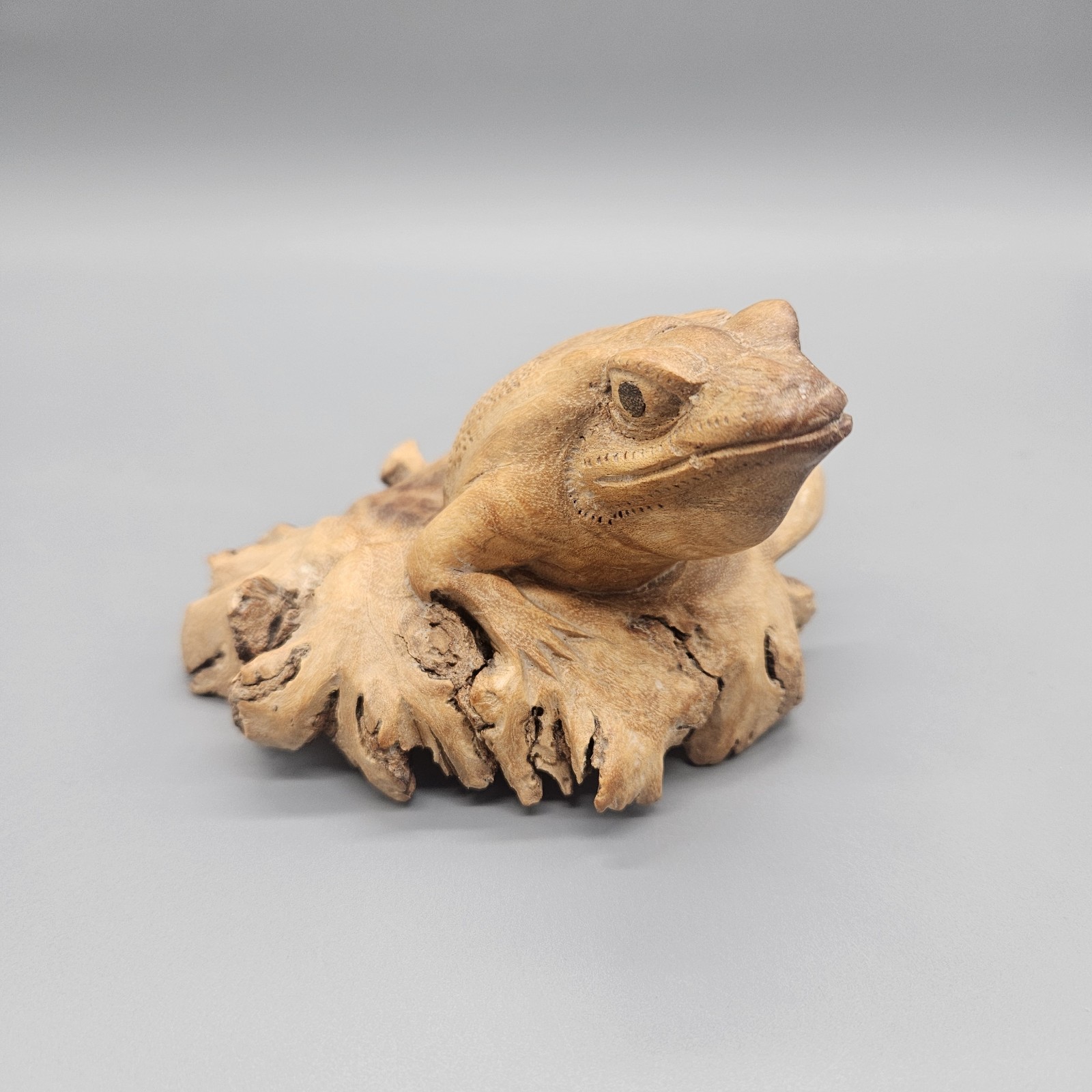Hand Carved Burl Wood Folk Art Tree Frog Sculpture Figure Wooden Life Size 5\