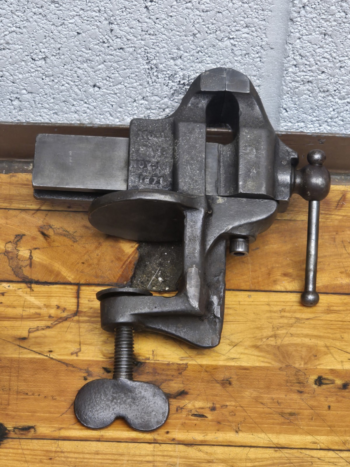 Vintage Athol Jewelers Small Vise No. 1 A.M. Co Athol Mass 1-5/8\