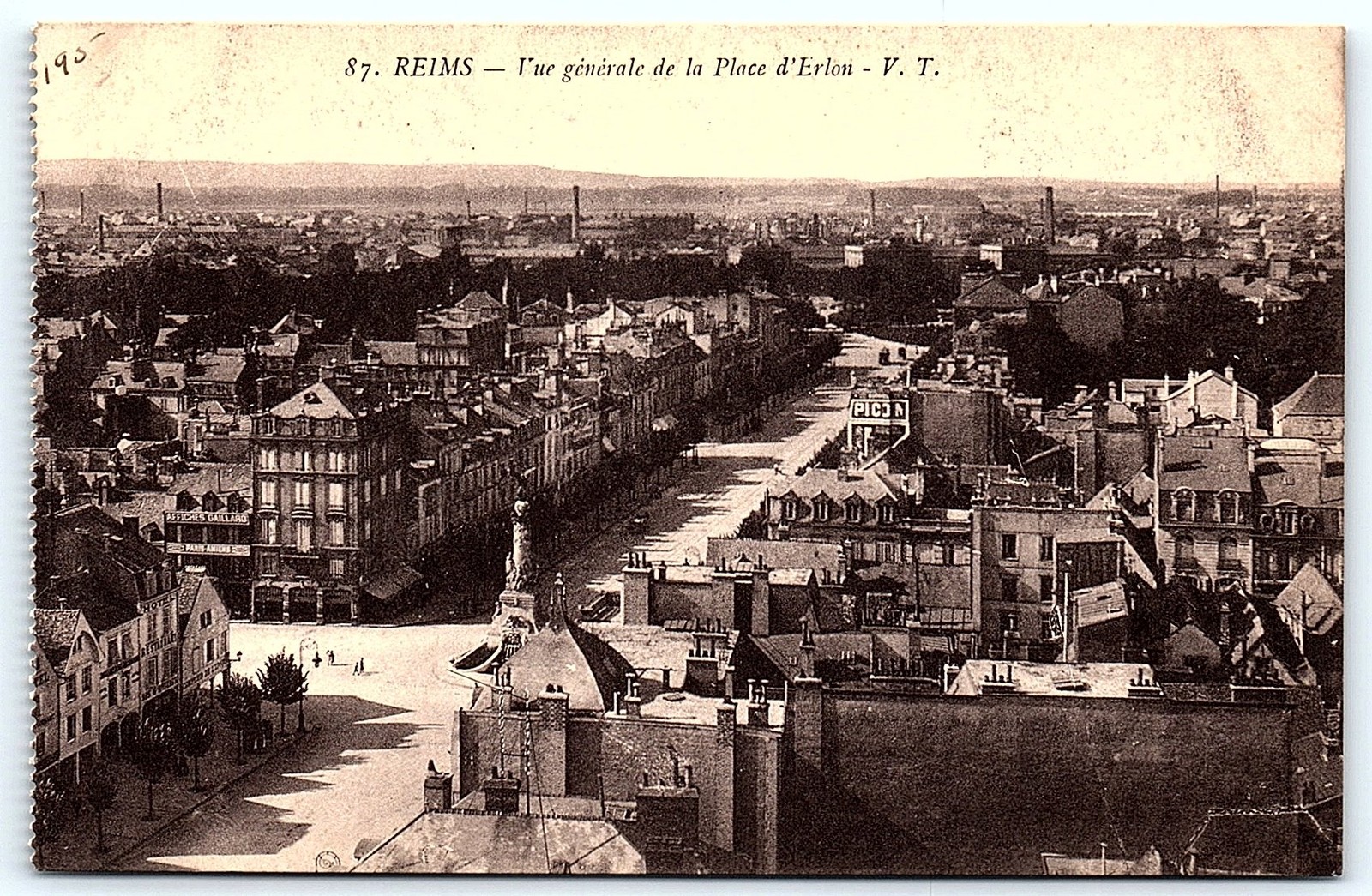 Postcard Vintage postcard of Reims, Place d'Erlon.