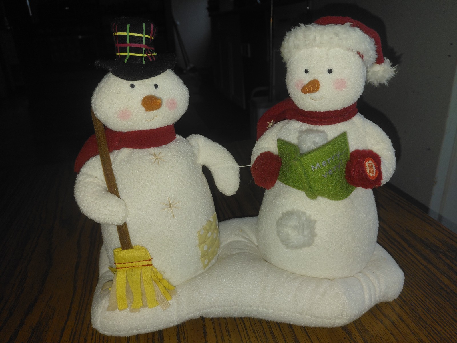 Hallmark 2003 Jingle Pals Animated Snowman Carolers