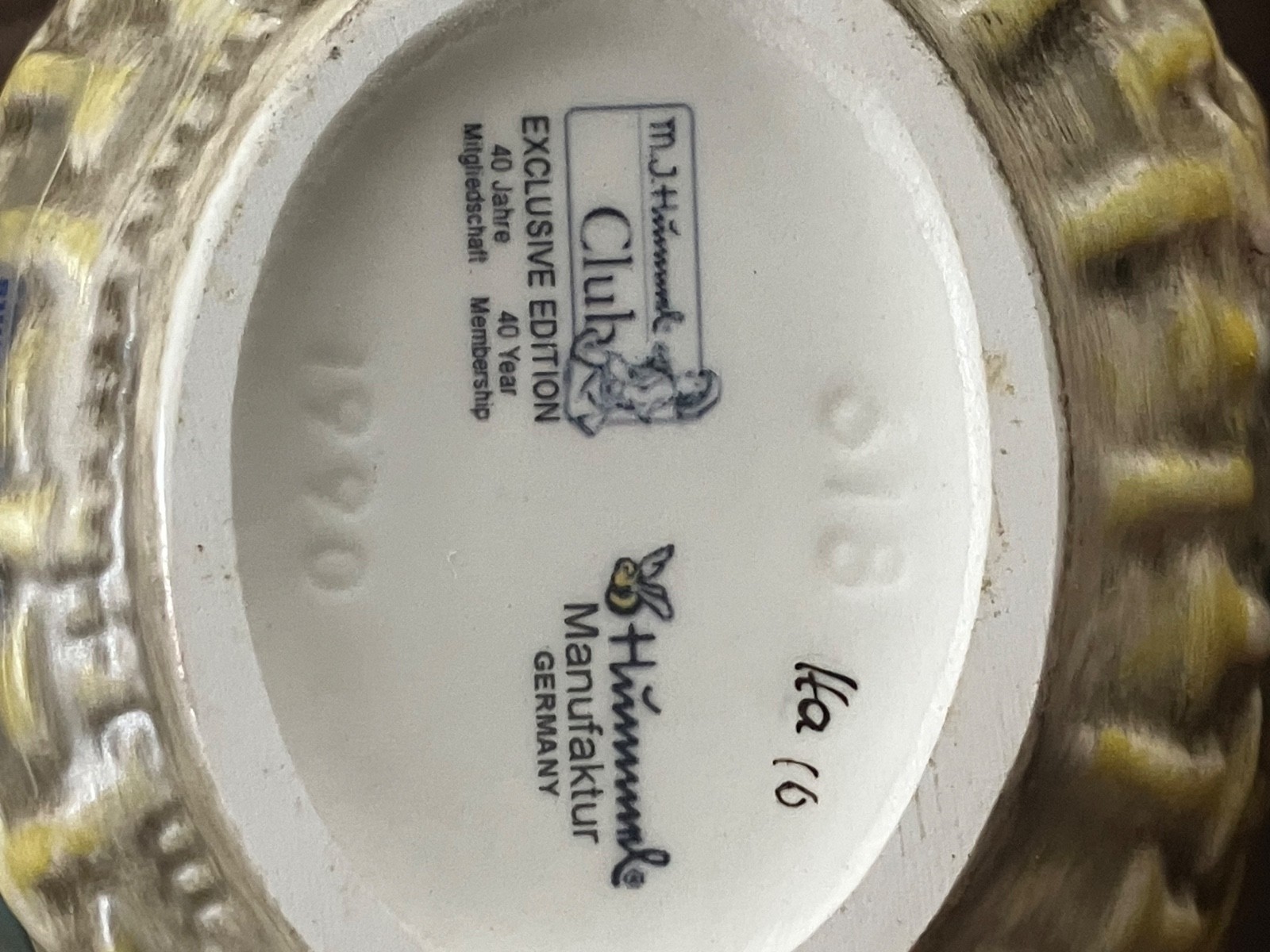 RARE - 40 YEAR HUMMEL CLUB EXCLUSIVE: 1977 - 2017 MINT IN BOX, Basket of Gifts