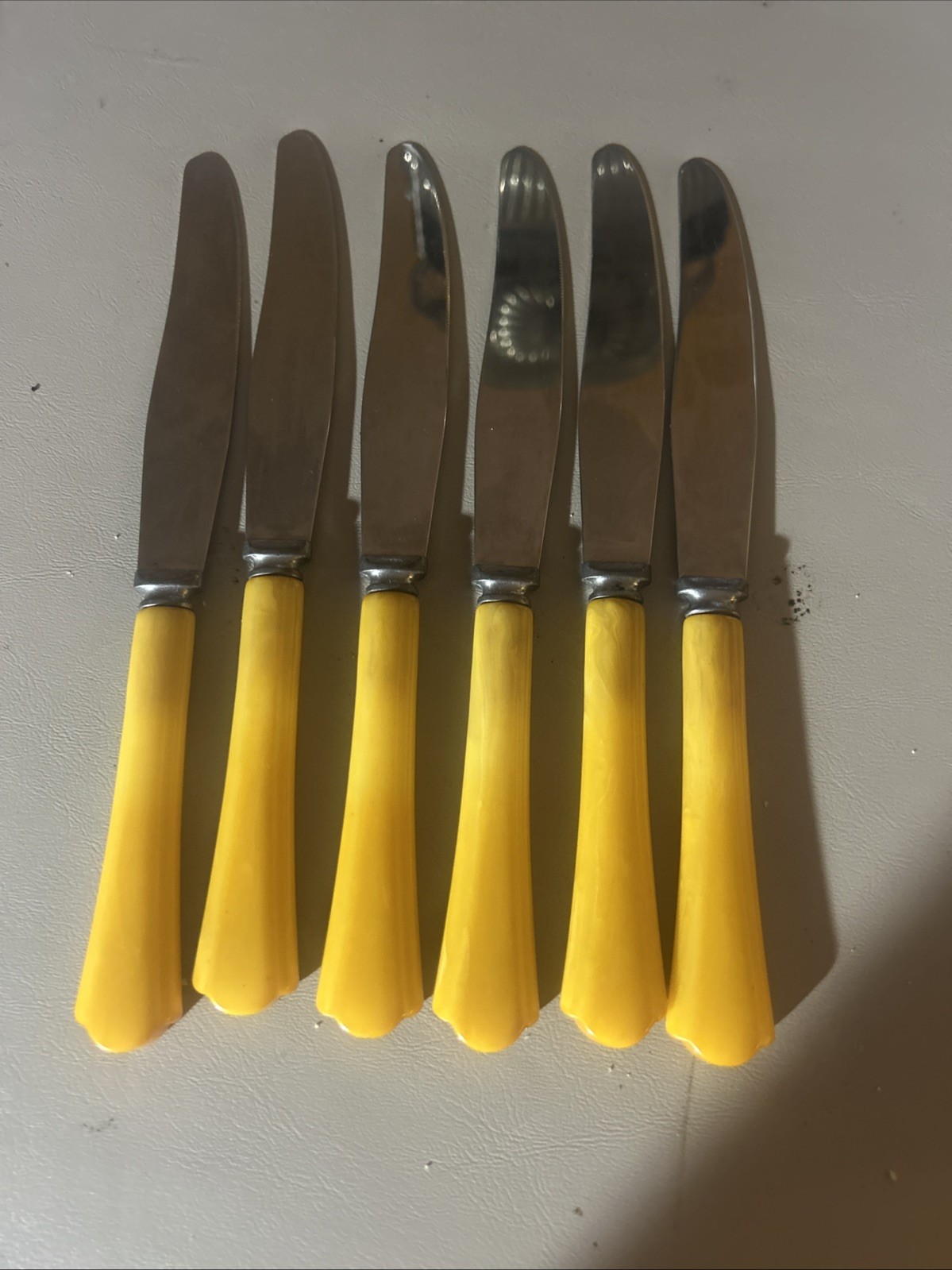 Bakelite Plastic 1930/40s Vintage Butterscotch Handle Dinner Knives Set Of 6 EUC