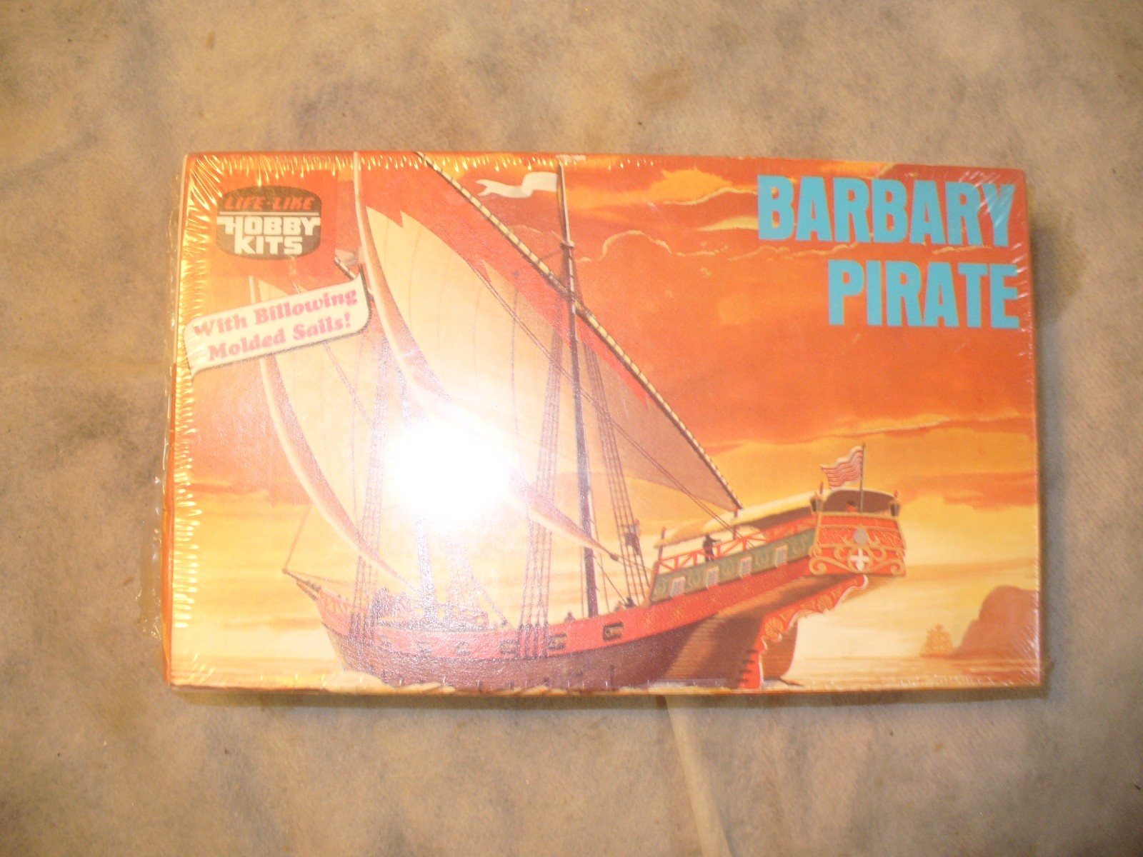 Life-Like Hobby Kits Barbary Pirate Ship with Billowing Molded Sails NIP