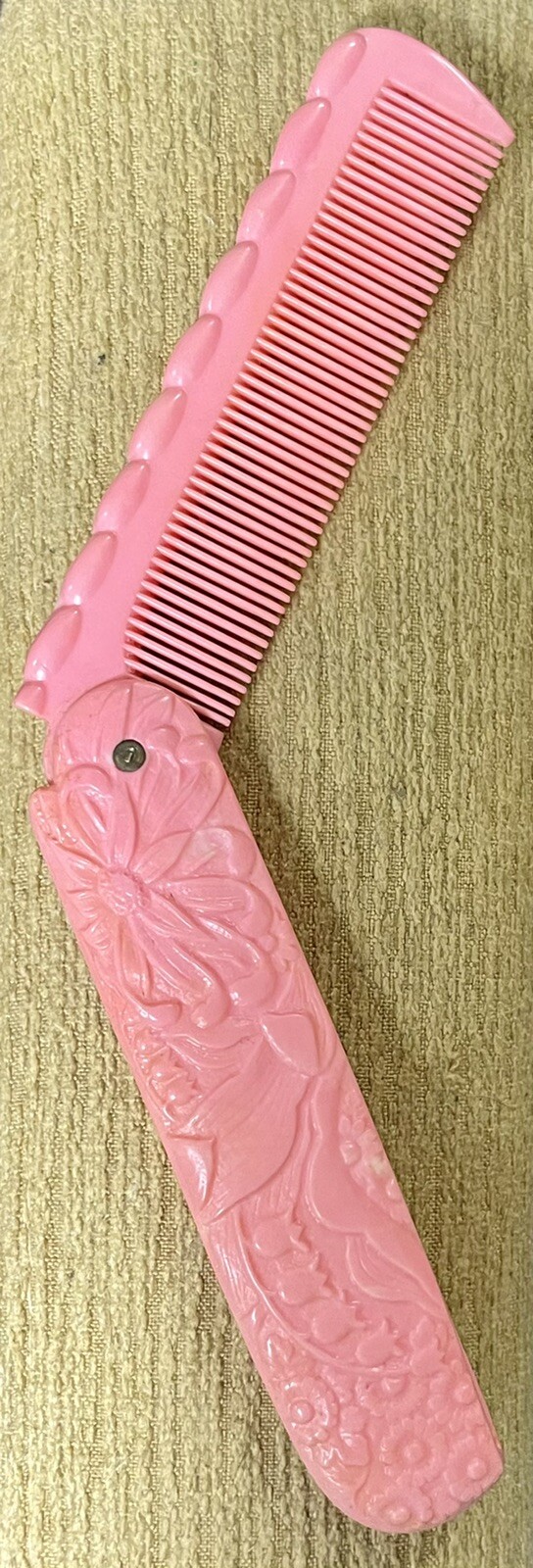 Vintage unique pink folding comb, plastic, floral design Vintage unique pink folding comb, plastic, floral design