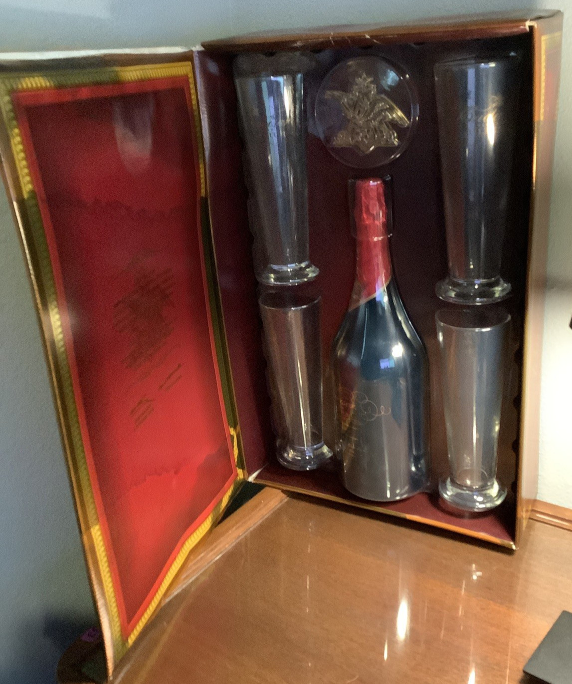 1999 Budweiser Millennium Limited Edition Bottle & 4 Glasses Set w/ Box 1999 Budweiser Millennium Limited Edition Bottle & 4 Glasses Set w/ Box