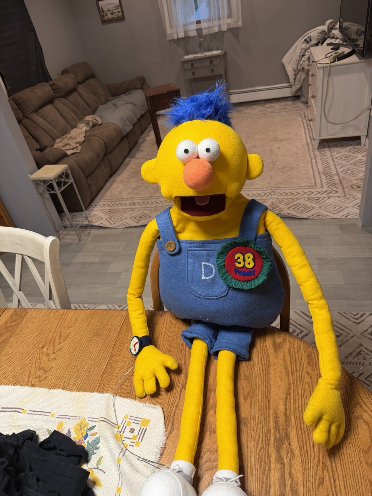 Yellow Guy Puppet Don’t Hug Me I’m Scared Show