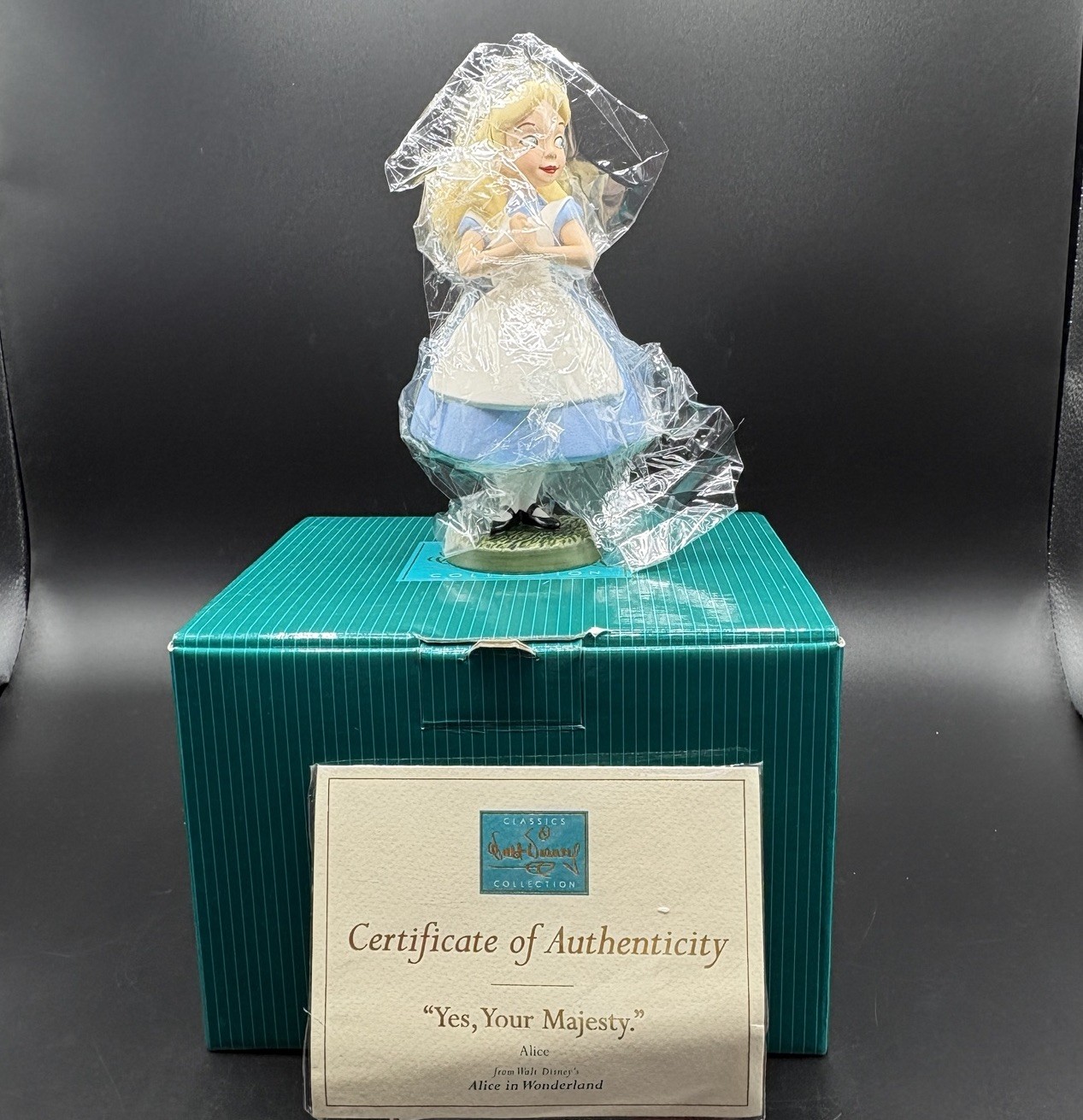 Disney WDCC Alice in Wonderland Yes Your Majesty Figurine Box COA Retired (M2)