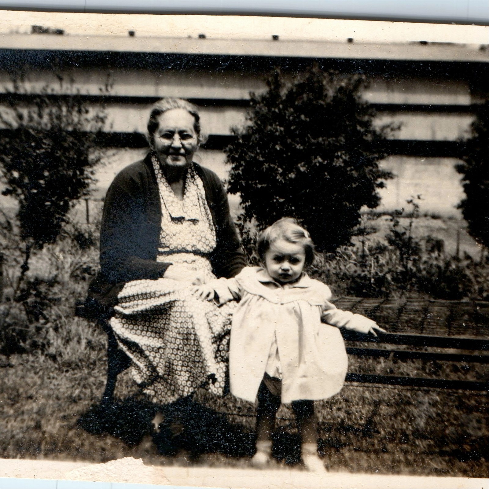 c1940s Smiling Grandmother Adorable Toddler Girl Garden Snapshot Photo Bench Vtg