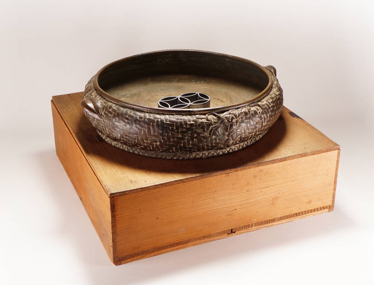 Antique Japanese Bronze Ikebana Suiban Basin Basket Weave Grape Design 40cm Box