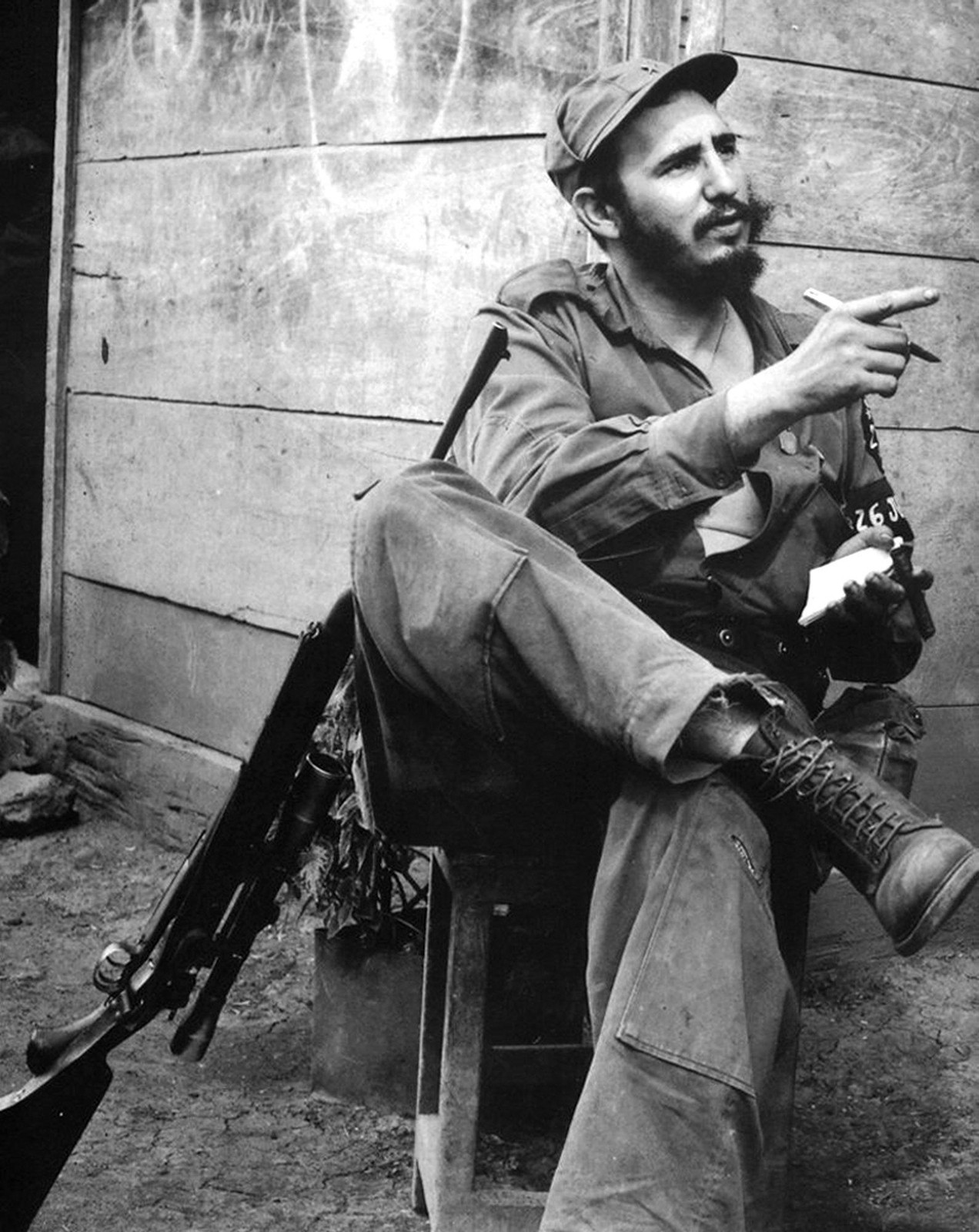 1959 FIDEL CASTRO Sitting With Rifle PHOTO  (180-q)