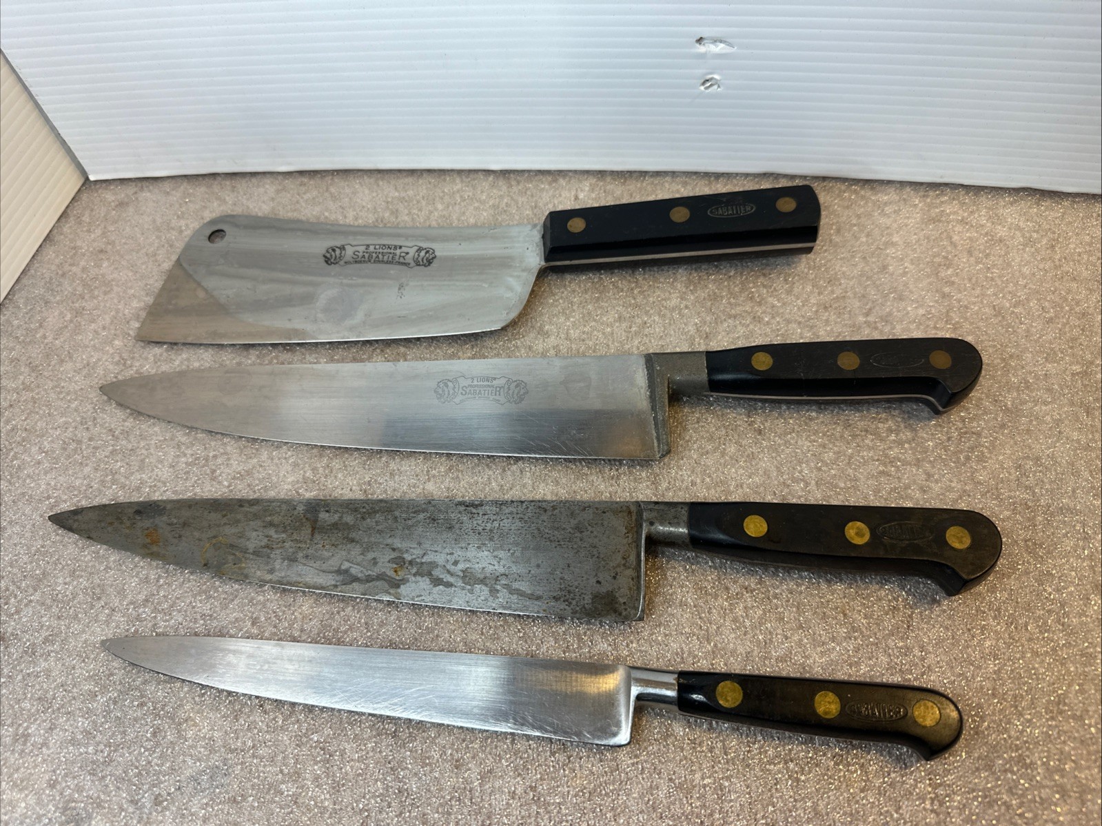 4 pcs Vintage Sabatier 2 Lions chefs cleaver carver / 1 Chef carbon steel 4 pcs Vintage Sabatier 2 Lions chefs cleaver carver / 1 Chef carbon steel