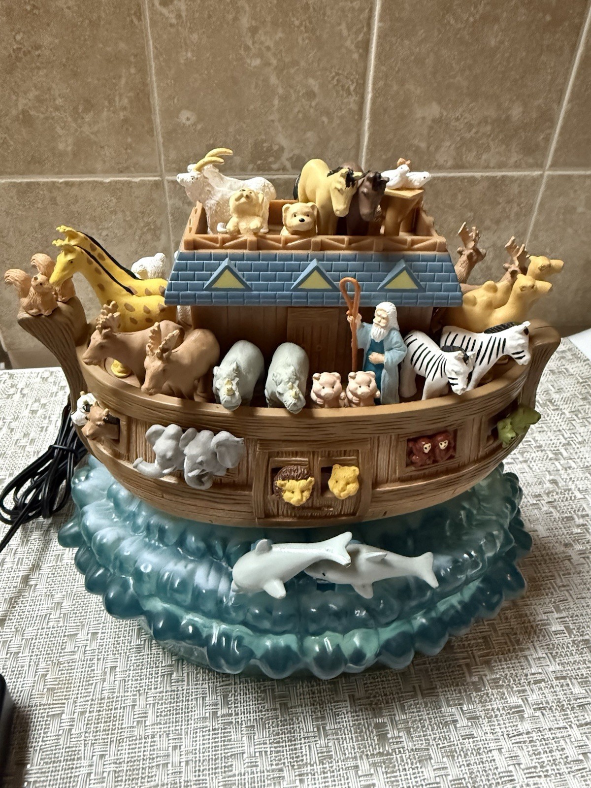 AVON 2001 Noah\'s Ark Musical Animated Motion Tabletop Gift Inspirational Tunes