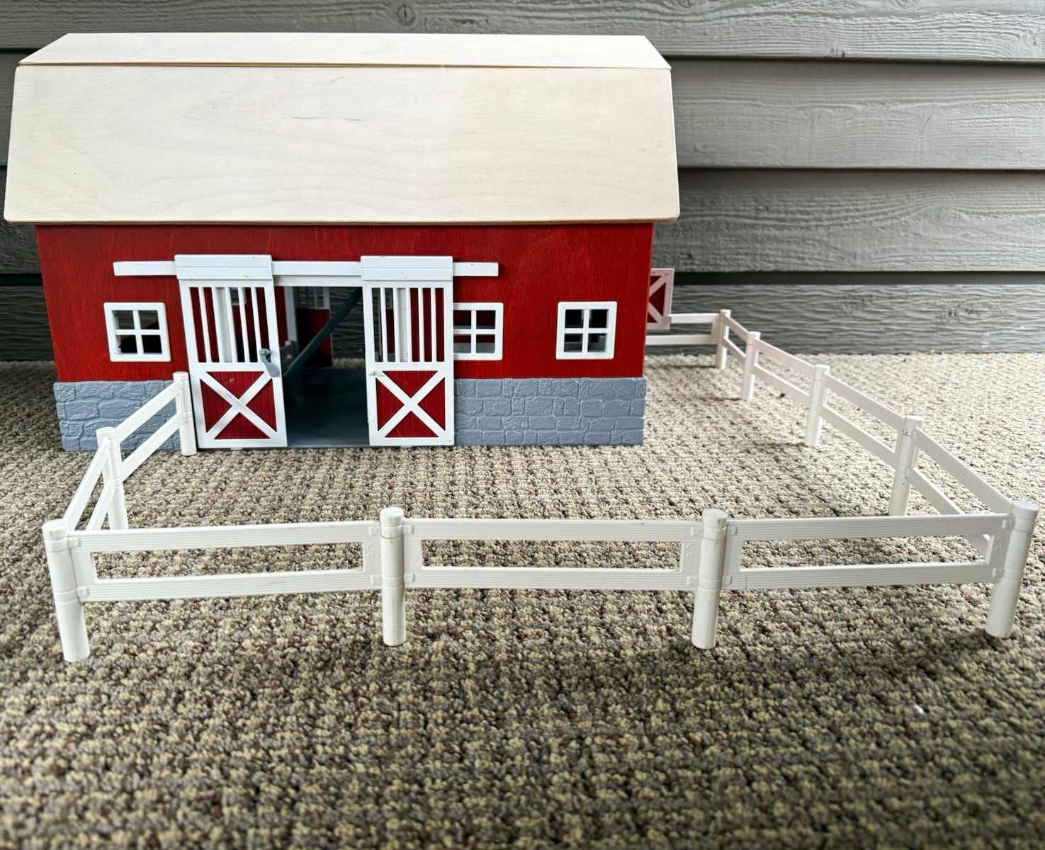 Schleich Red Barn Horse Stable Building with White Fence, Wood/Plastic -2007
