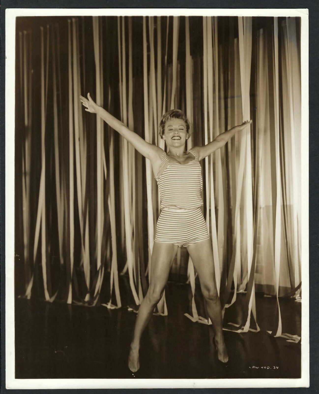 UNKNOW HOLLYWOOD ACTRESS VINTAGE ORIGINAL PHOTO DANCING STUNNING SEXY LEGS UNKNOW HOLLYWOOD ACTRESS VINTAGE ORIGINAL PHOTO DANCING STUNNING SEXY LEGS