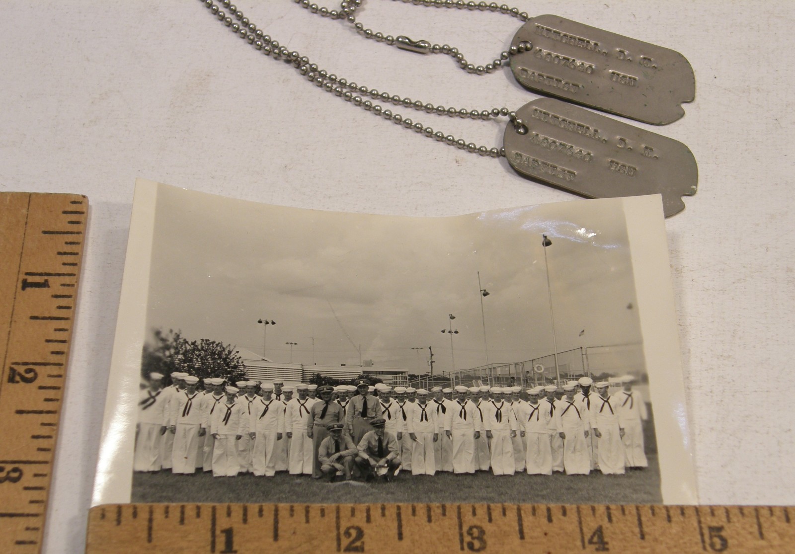 VINTAGE c1955 USN US NAVY NOTCHED DOG TAG PAIR W/SHORT & LONG BALL CHAIN & PHOTO VINTAGE c1955 USN US NAVY NOTCHED DOG TAG PAIR W/SHORT & LONG BALL CHAIN & PHOTO