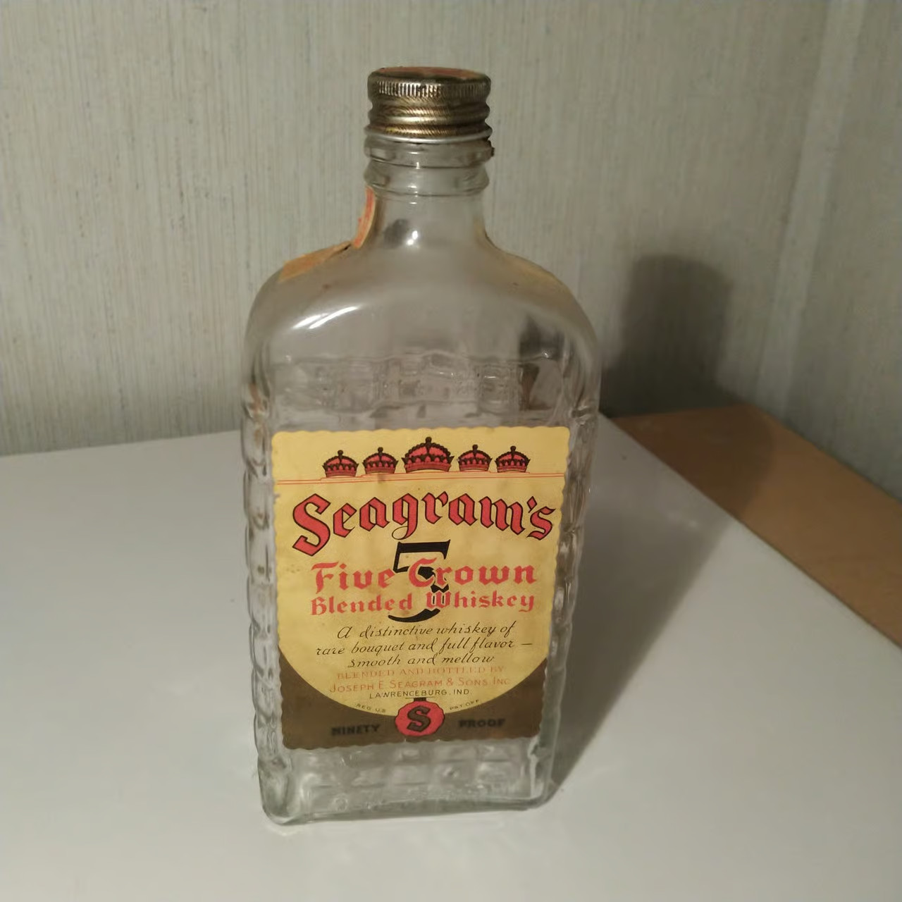 Vtg  Seagram’s 5Crown Blended Whiskey Embossed Clear Bottle &cap empty