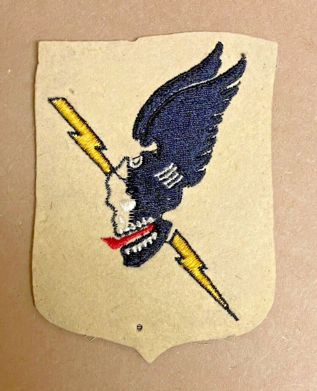 RARE ORIGINAL CUT-EDGE FELT WW2 802ND TANK DESTROYER BATTALION PATCH UNFINISHED