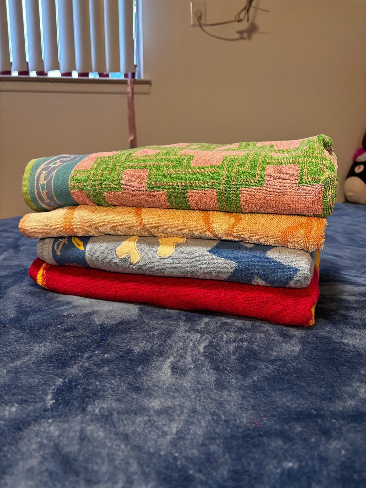 Lot of 4 Vintage Beach Towels 30x60 Retro 1980s 1990s Pop Art Geometric Animal C