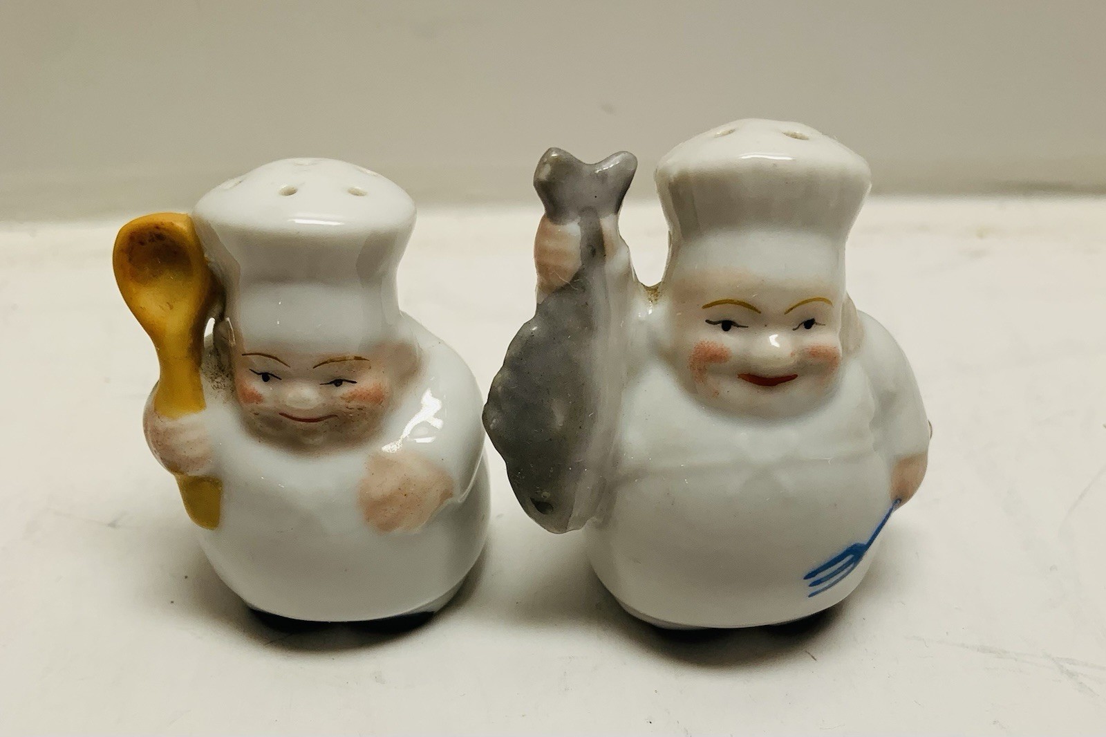 Happy Chef Ceramic Salt & Peppers Mini Shakers Red Japan (37)