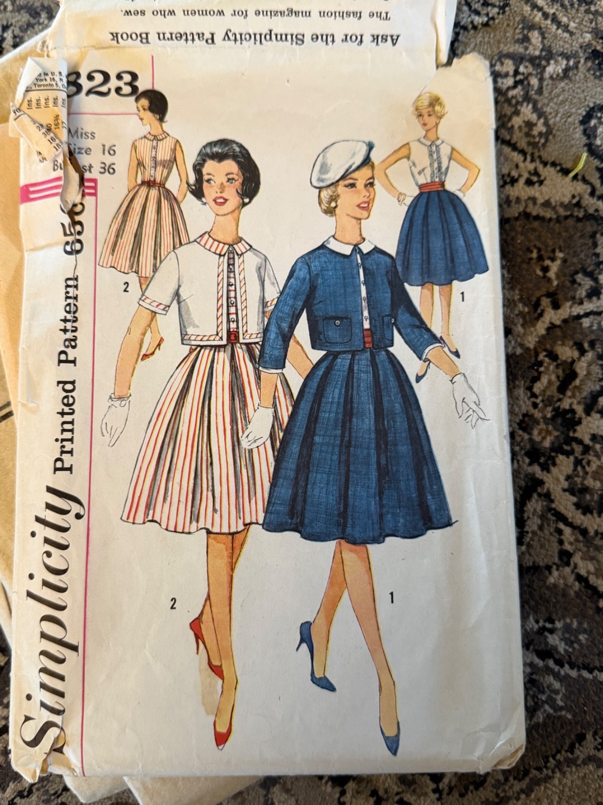 Vintage SIMPLICITY Sewing Pattern 3823 Folded sz 16 Vintage SIMPLICITY Sewing Pattern 3823 Folded sz 16
