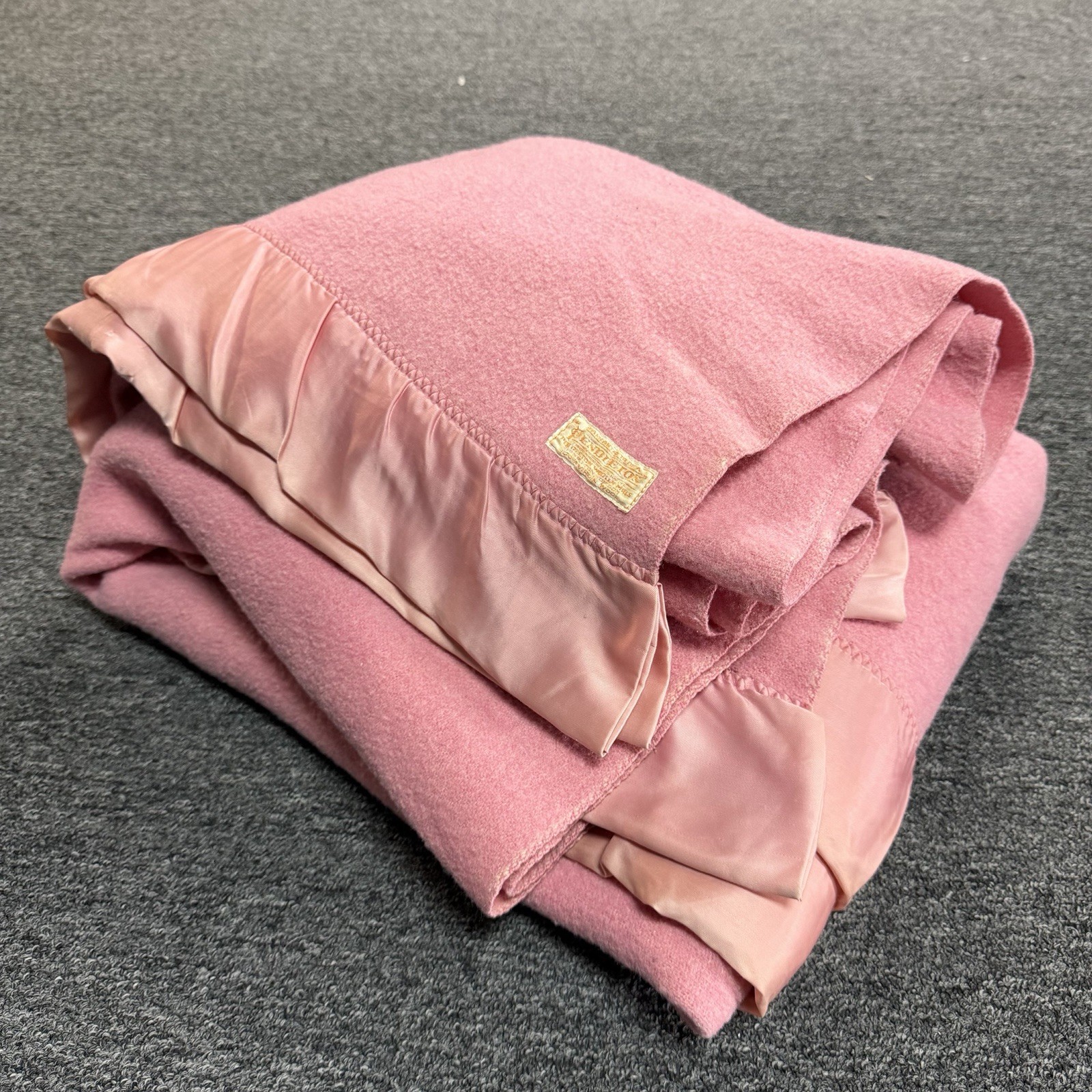 Pendleton Pink Wool Satin Trim Winter Blanket True Vintage 50s USA 83”x71”