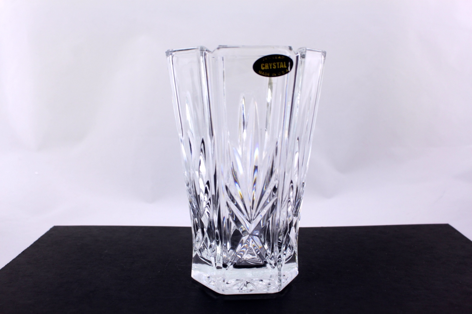 BEAUTIFUL 24% LEAD CRYSTAL VASE MADE IN U.S.A. - MINT 