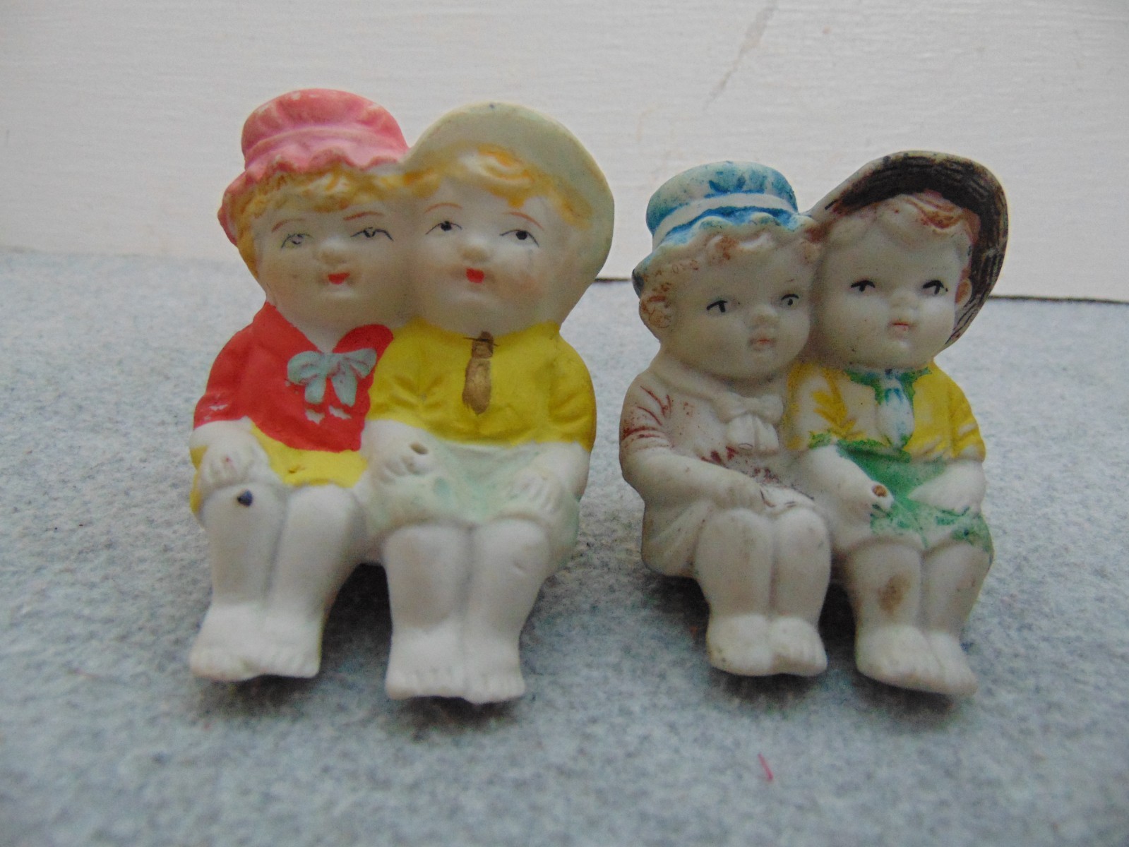 SET OF 2 ANTIQUE OCCUPIED JAPAN BISQUE PORCELAIN SITTING COUPLE FIGURINES 2 3/8\
