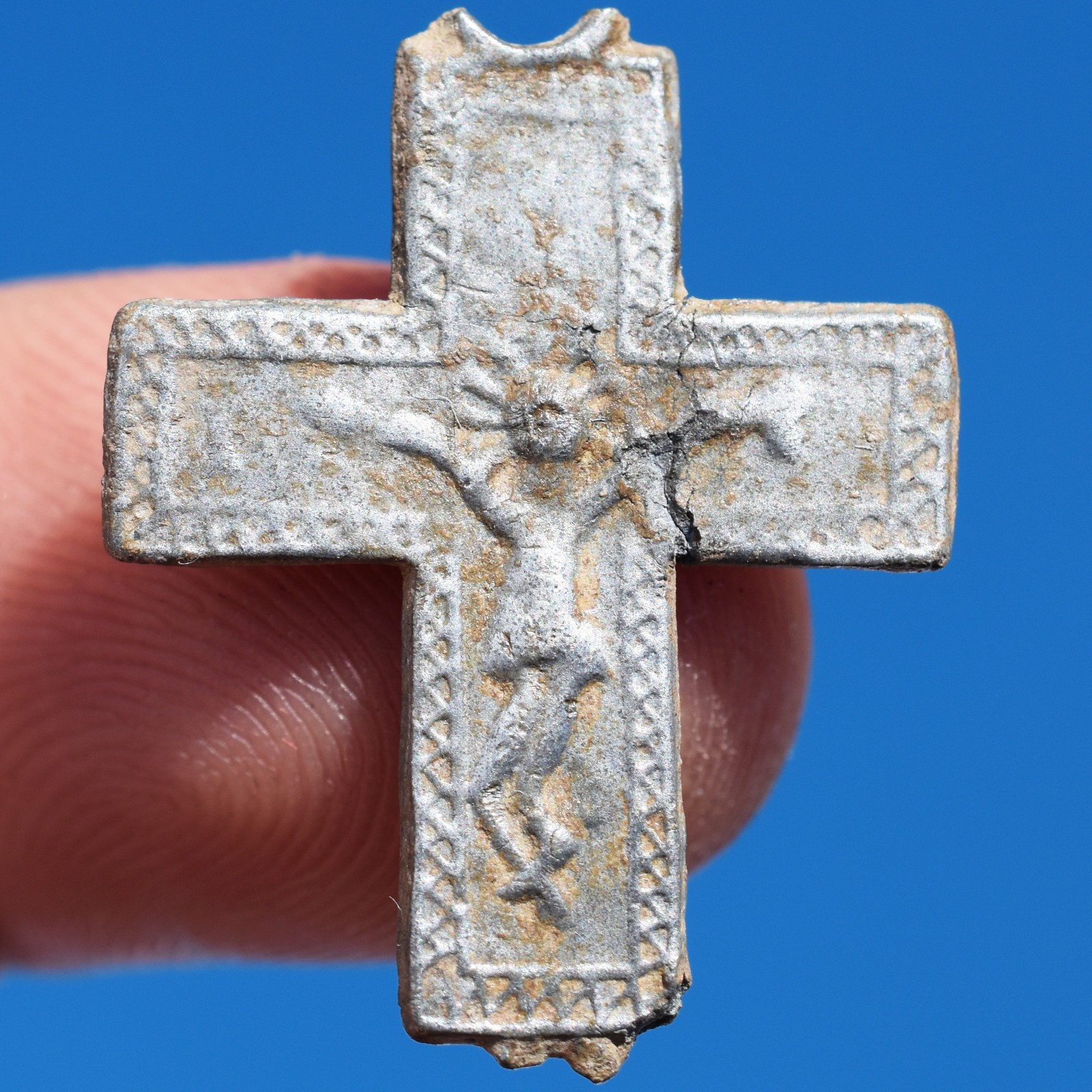 UNIQUE 1600\'s CRUCIFIX CROSS ANTIQUE BLESSED VIRGIN MEDAL FOUND
