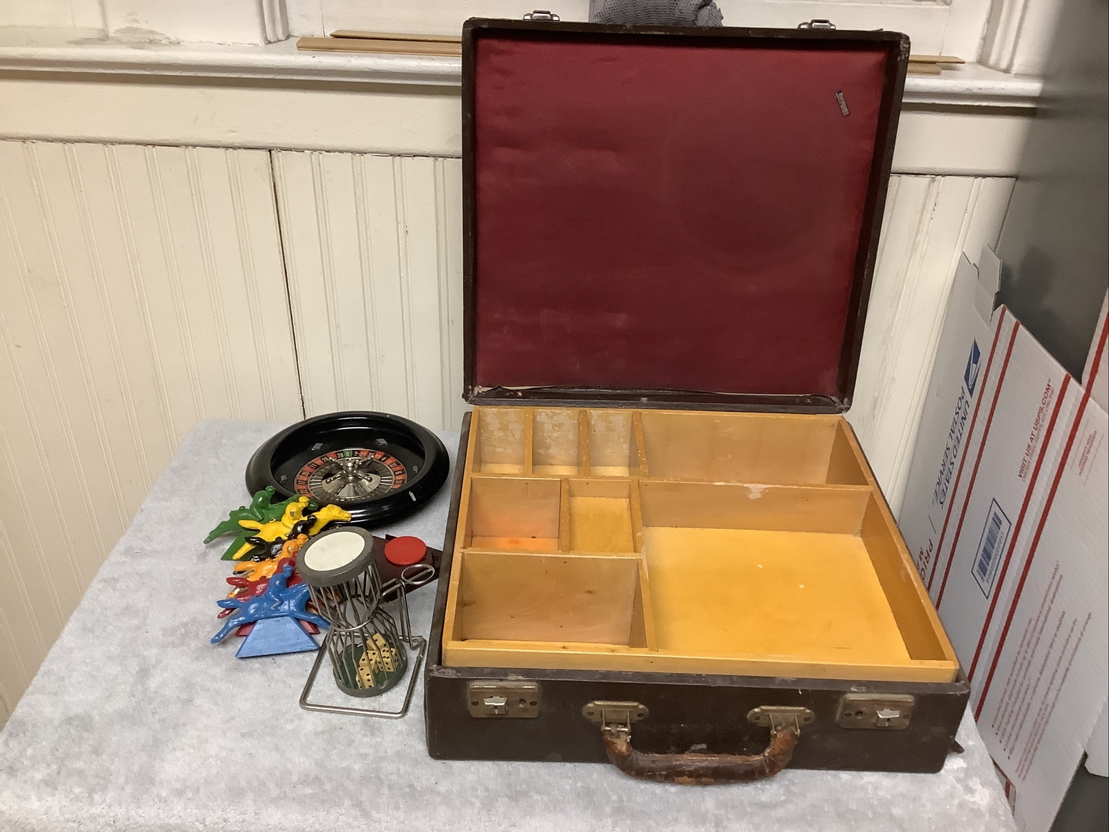Vintage Rottgames traveler gambling case used with cast iron horses