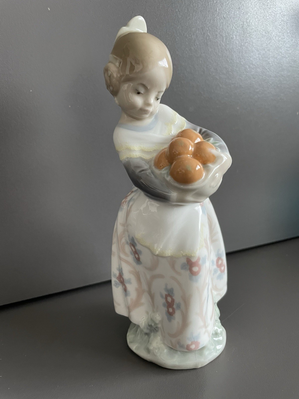 Lladro 4841 Valencian Girl with Oranges Porcelain Figurine Spain Vintage Retired